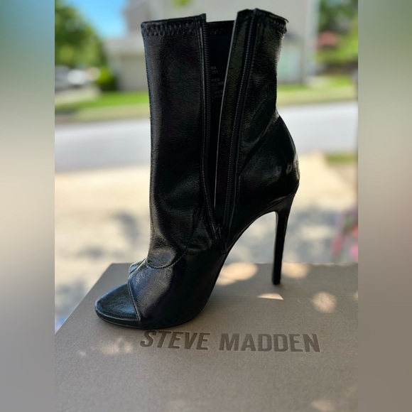 New Steve Madden booties. - Picture 2 of 3